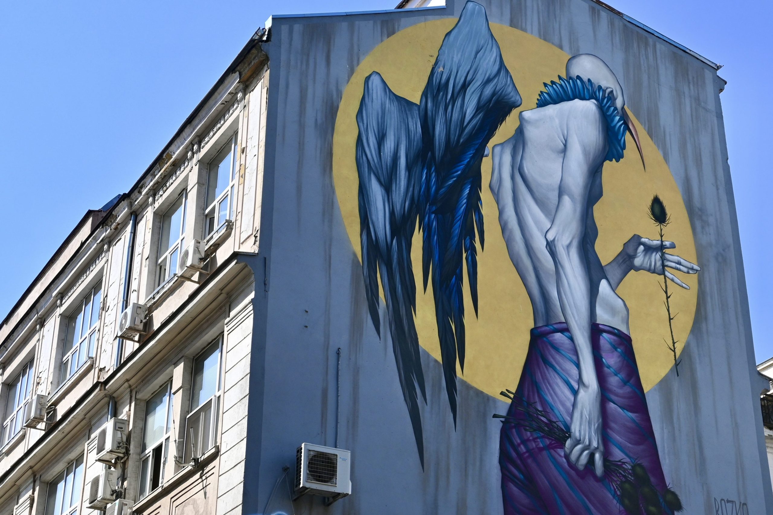 Street art Sofia murales di Bozko vicino al teatro