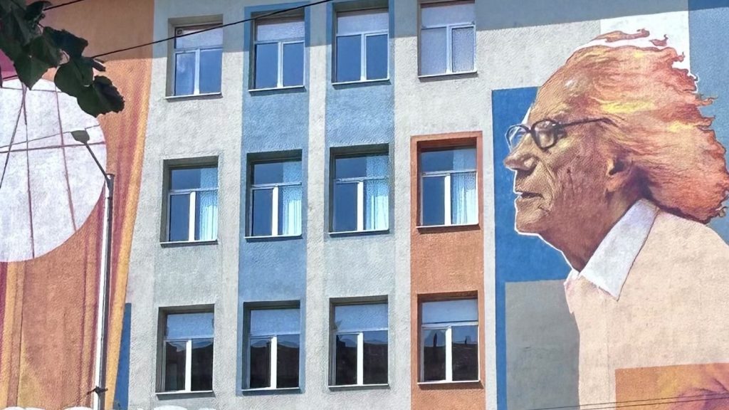 Street art Sofia murales di Nasimo dedicato all'artista Christo