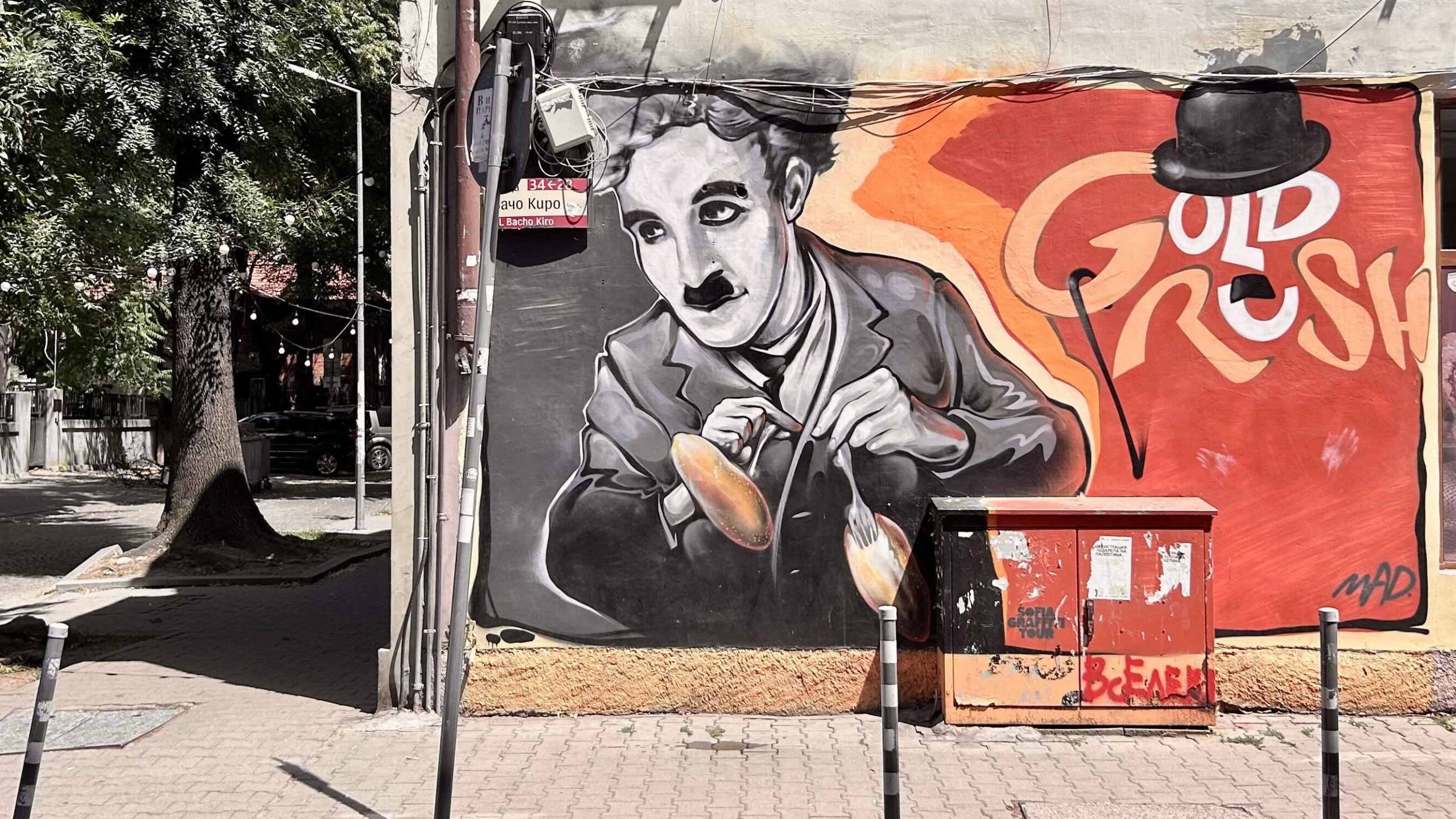 Street art Sofia murales di MAD, Charlie Chaplin